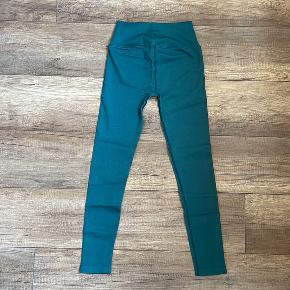 EUC Spiritual Gangster Seamless Bra & Legging Set - Picture 3 of 5